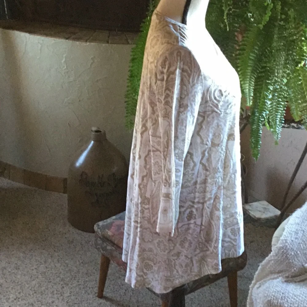 NWOT Chico’s Embroidered Top - Picture 3 of 6